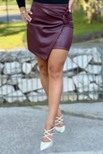 bordo rdečo usnjeno krilo