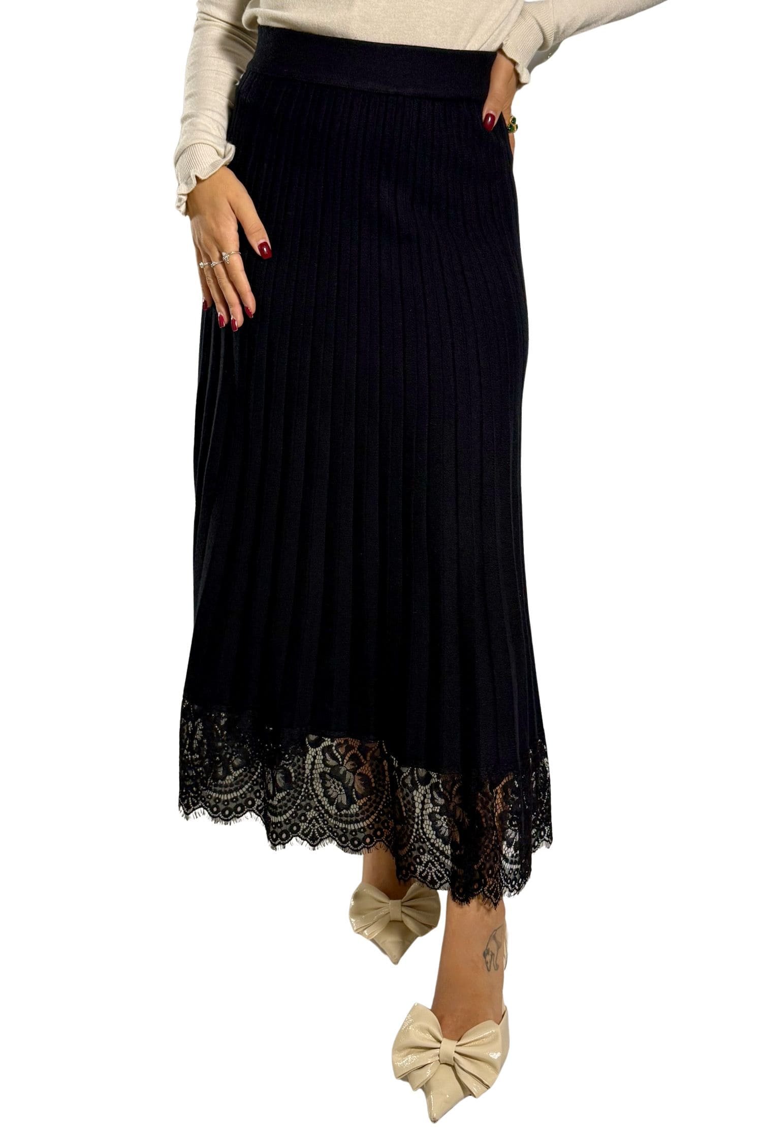 črno čipkasto krilo